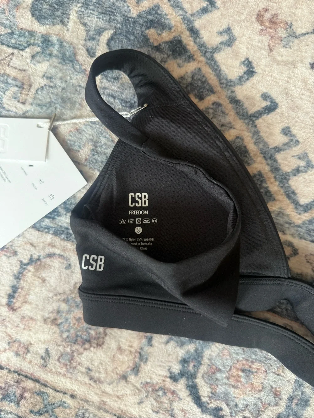NWT CSB CROP SHOP BOUTIQUE Contour Crop - Black - Size small
